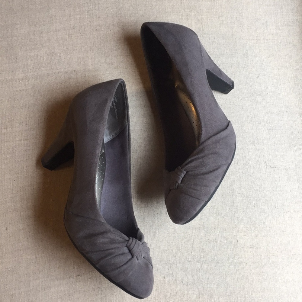 Abella Grey Suede Heels Size 7.5